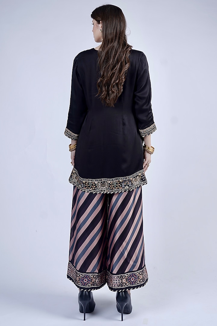 Black Satin Georgette Embroidered Kurta Set by Neha & Tarun at Pernia's Pop Up Shop