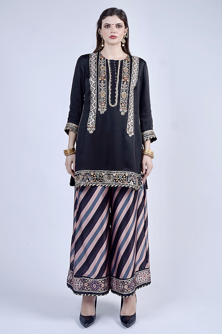 Black Satin Georgette Embroidered Kurta Set by Neha & Tarun at Pernia's Pop Up Shop