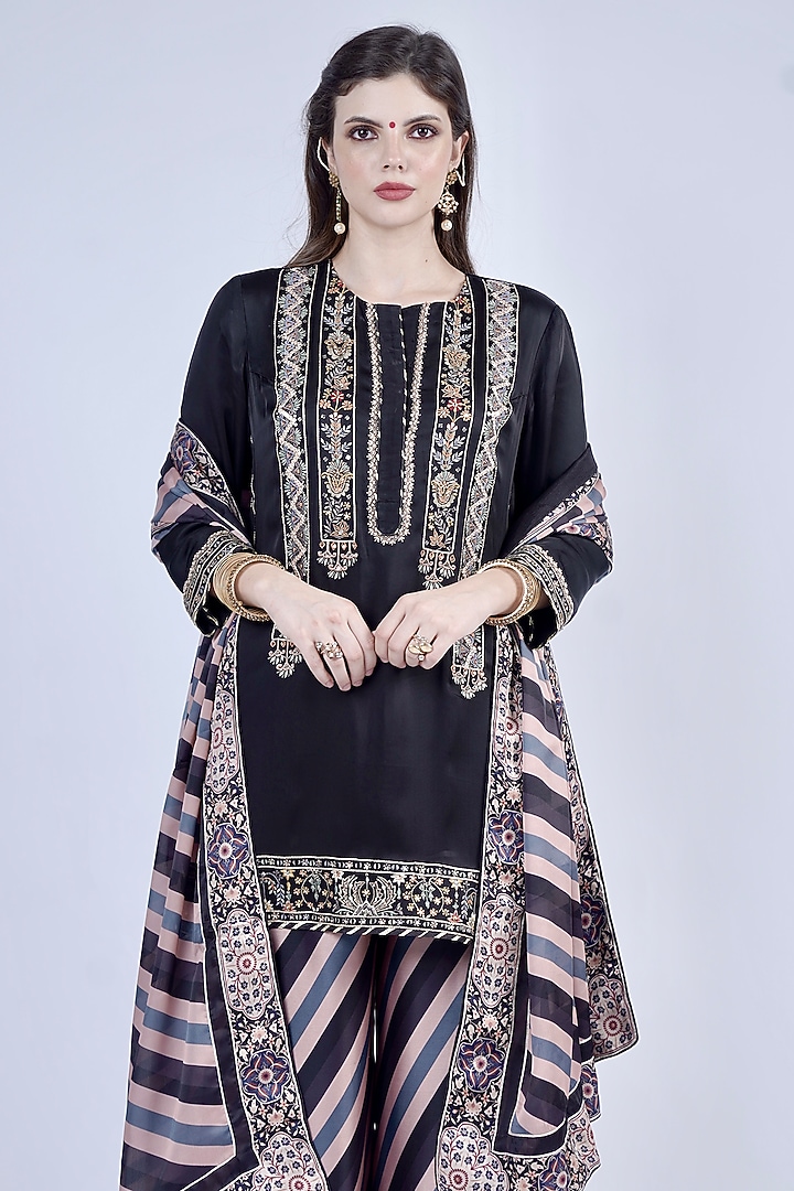 Black Satin Georgette Embroidered Kurta Set by Neha & Tarun at Pernia's Pop Up Shop