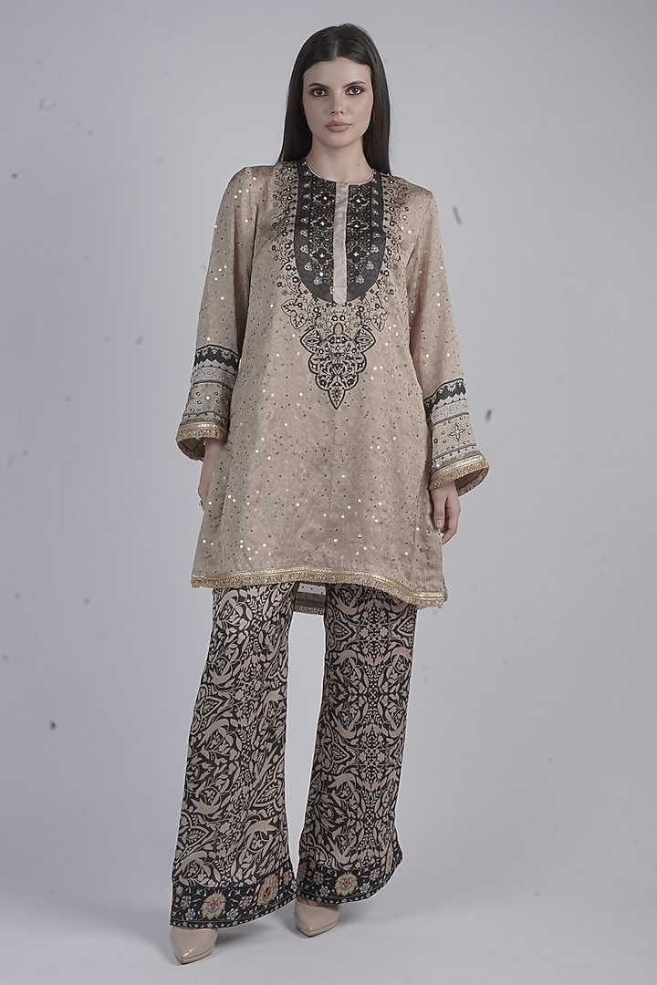 Black Chanderi Printed & Embroidered Kurta Set by Neha & Tarun at Pernia's Pop Up Shop