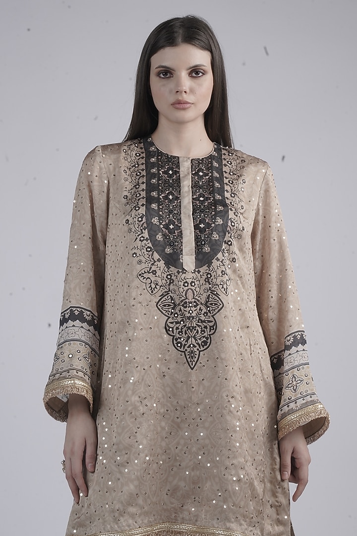 Black Chanderi Printed & Embroidered Kurta Set by Neha & Tarun at Pernia's Pop Up Shop