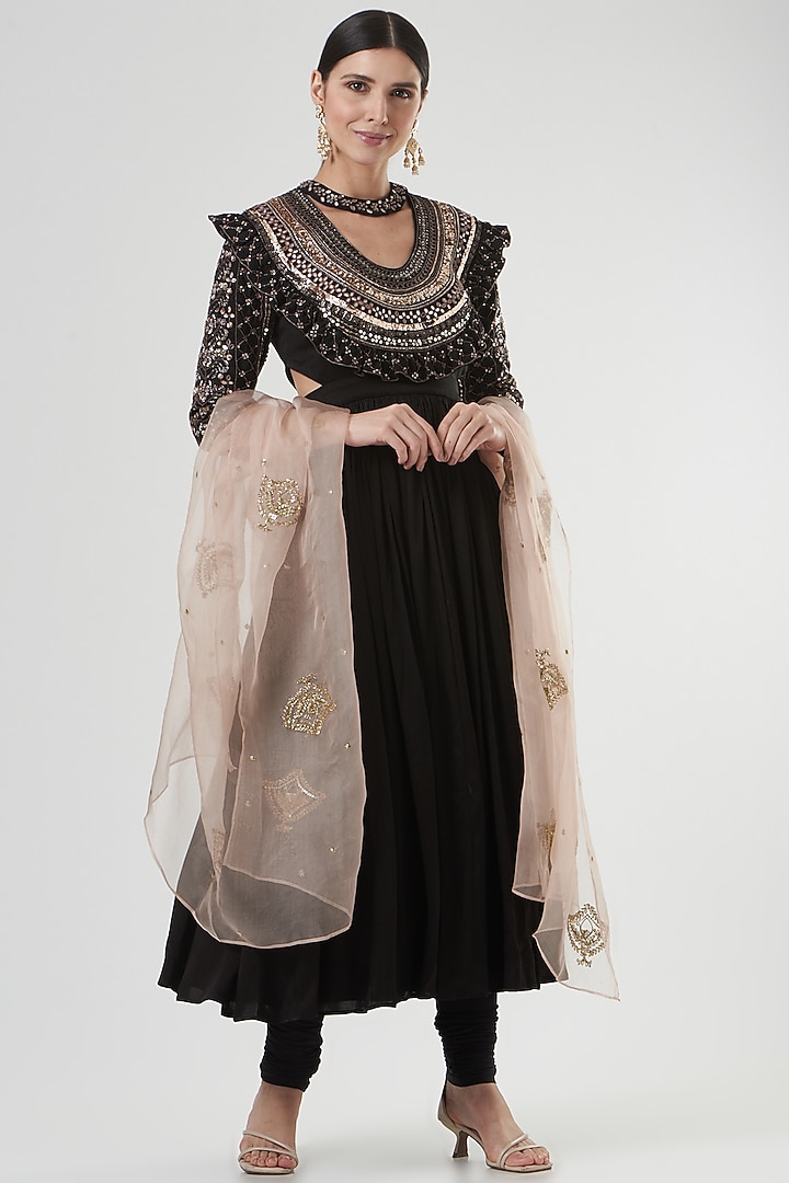 Black Embroidered Kurta Set by Neha & Tarun at Pernia's Pop Up Shop