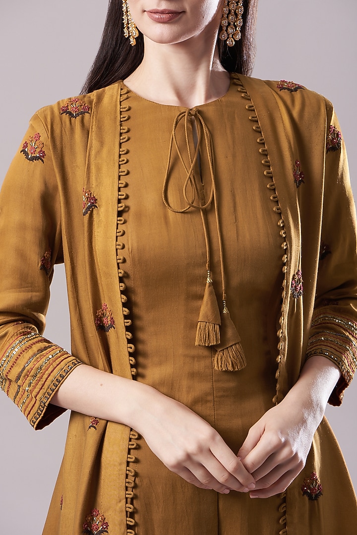 Orange Embroidered Kurta Set by Neha & Tarun at Pernia's Pop Up Shop