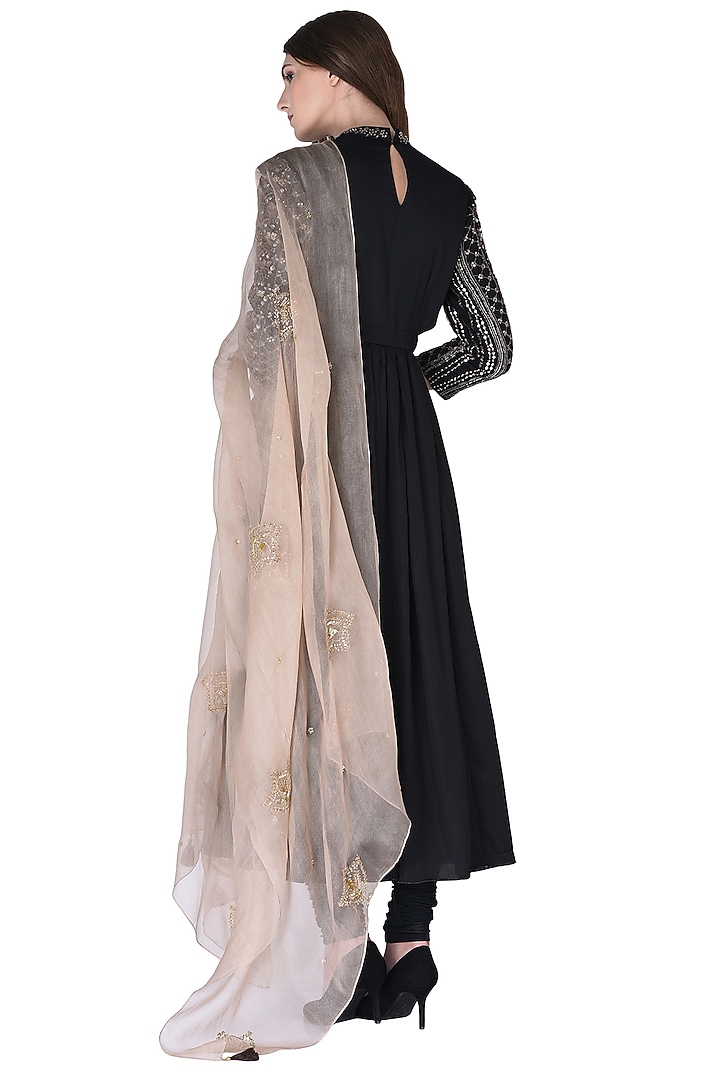 Black Embroidered Kurta Set by Neha & Tarun at Pernia's Pop Up Shop