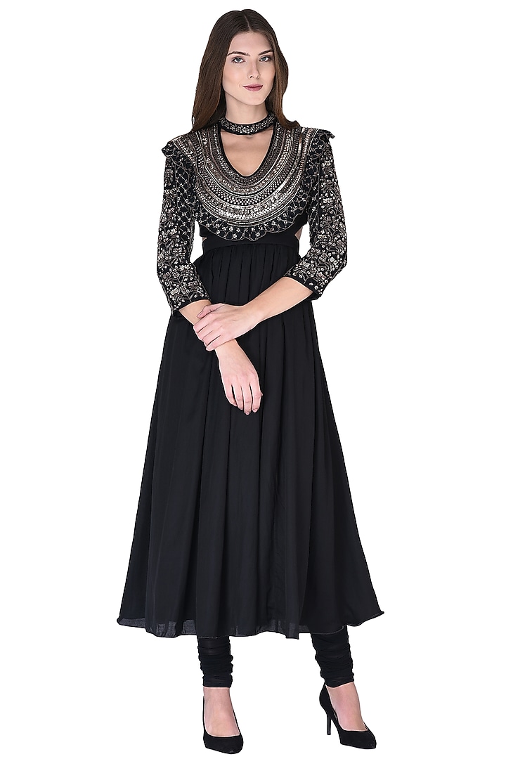 Black Embroidered Kurta Set by Neha & Tarun at Pernia's Pop Up Shop