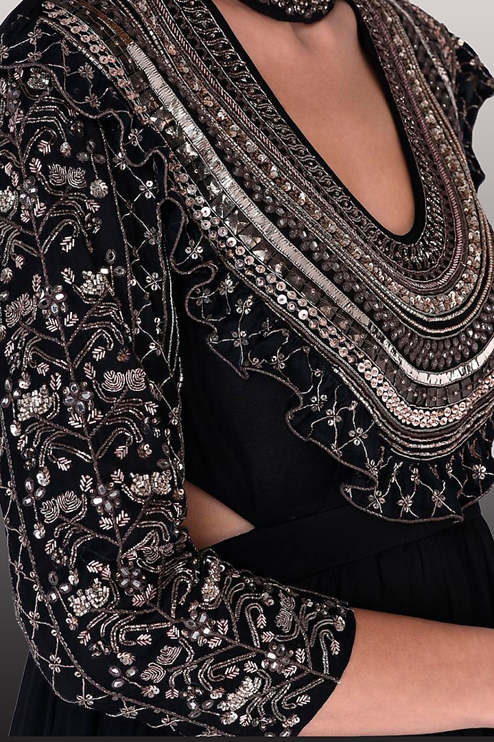 Black Embroidered Kurta Set by Neha & Tarun at Pernia's Pop Up Shop