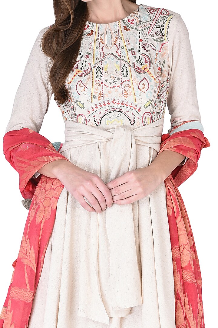 White Embroidered Kurta Set by Neha & Tarun at Pernia's Pop Up Shop
