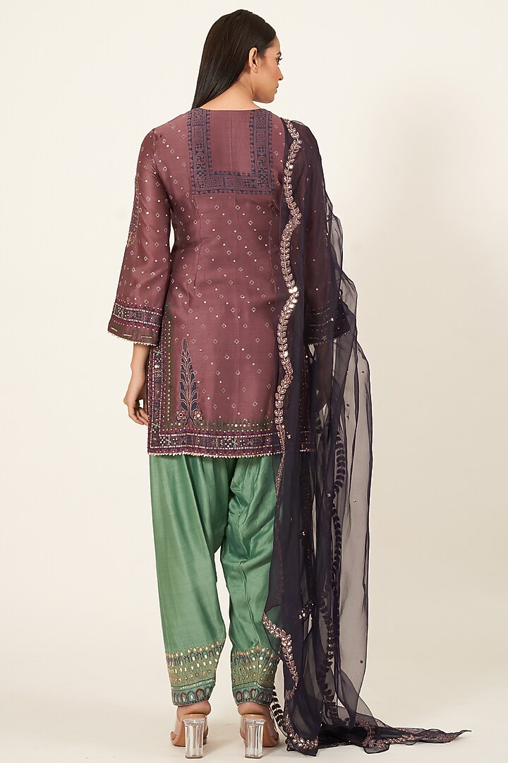Wine Embroidered Kurta Set by Neha & Tarun at Pernia's Pop Up Shop