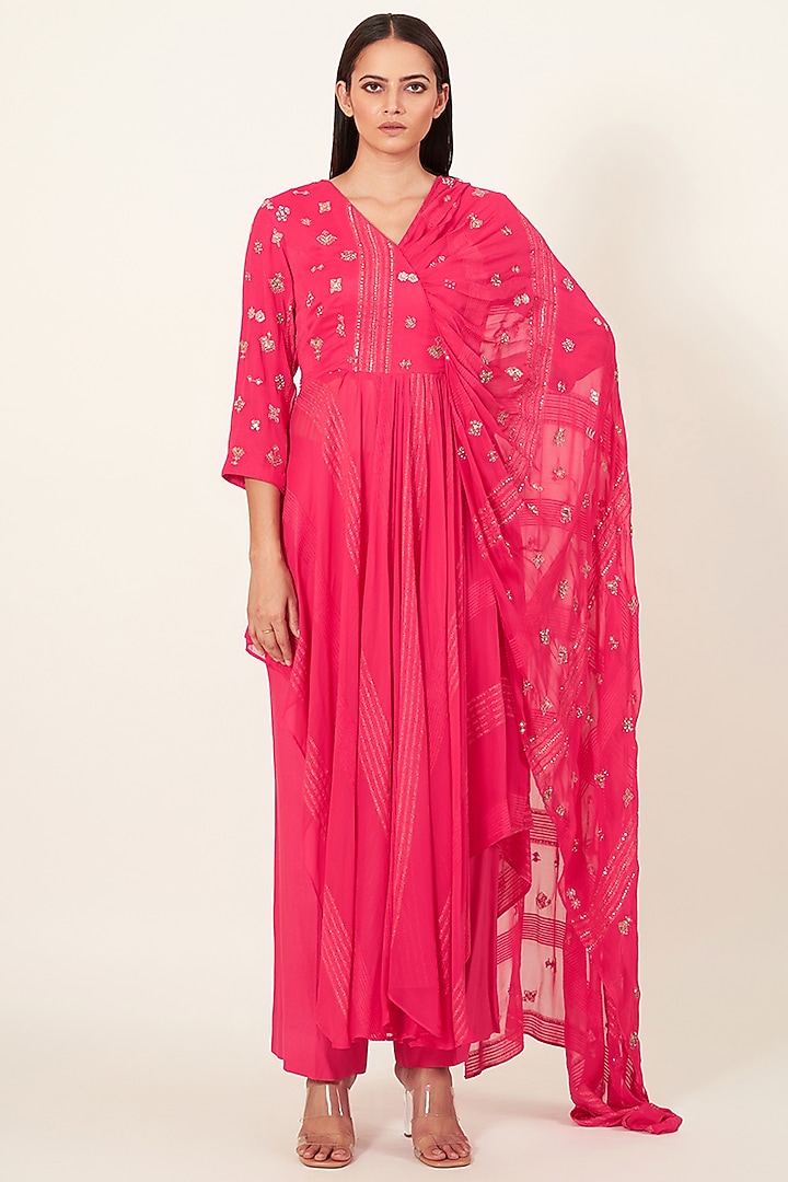 Fuchsia Pink Embroidered Kurta Set by Neha & Tarun at Pernia's Pop Up Shop