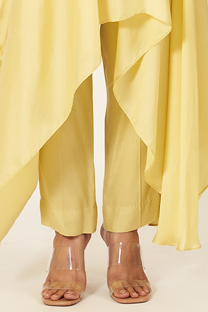Yellow Embroidered Kurta Set by Neha & Tarun at Pernia's Pop Up Shop
