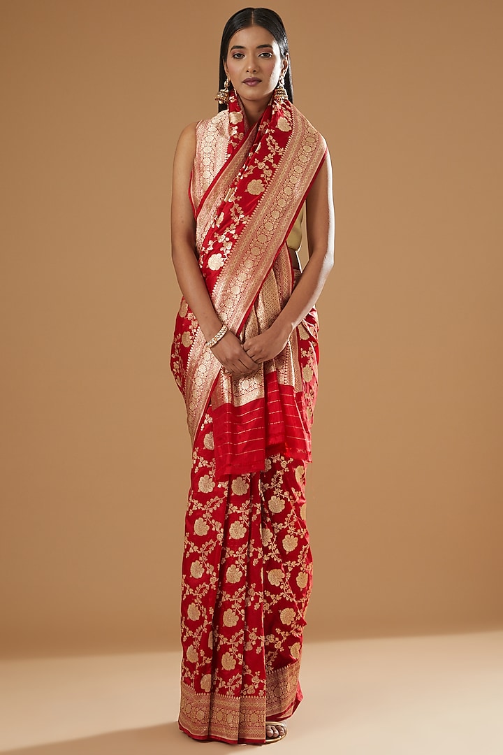 Red Handwoven Banarasi Saree Set by Neha & Tarun