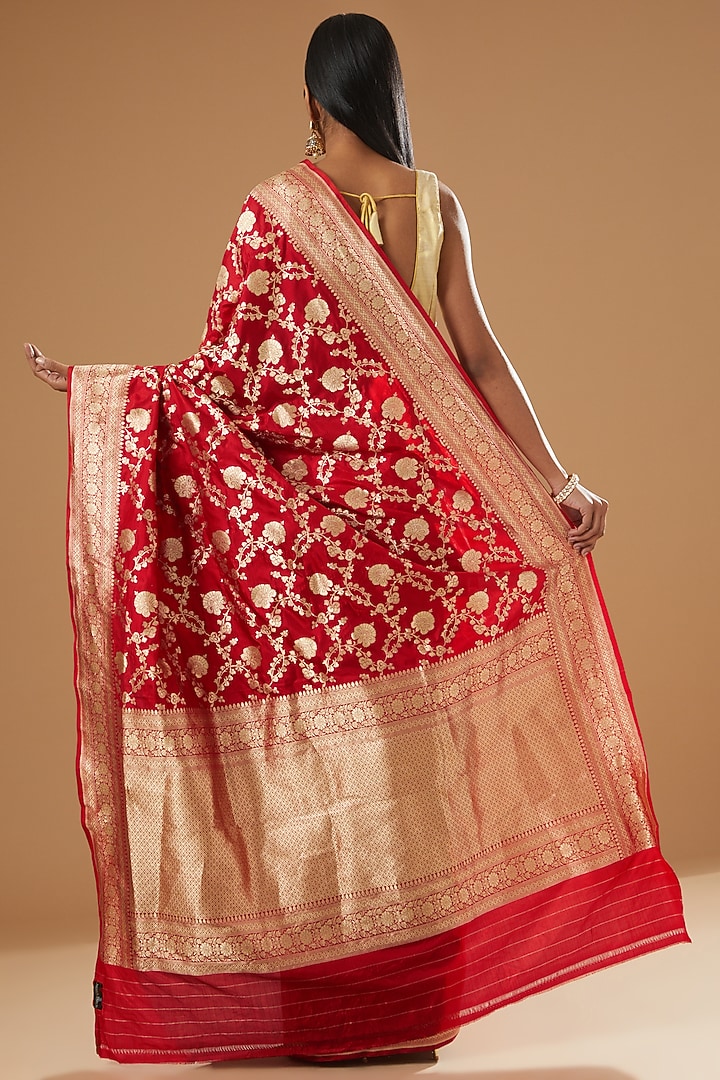 Red Handwoven Banarasi Wedding Saree Set by Neha & Tarun at Pernia's Pop Up Shop