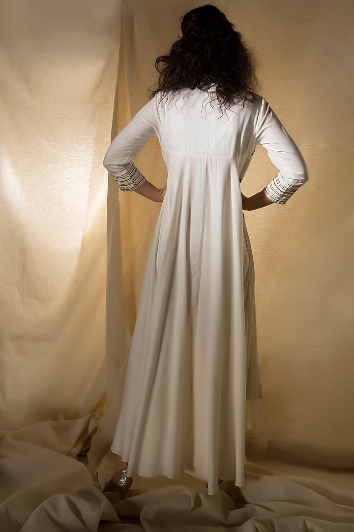Ivory embroidered asymmetrical side knot kurta set available only at Pernia's Pop Up Shop.