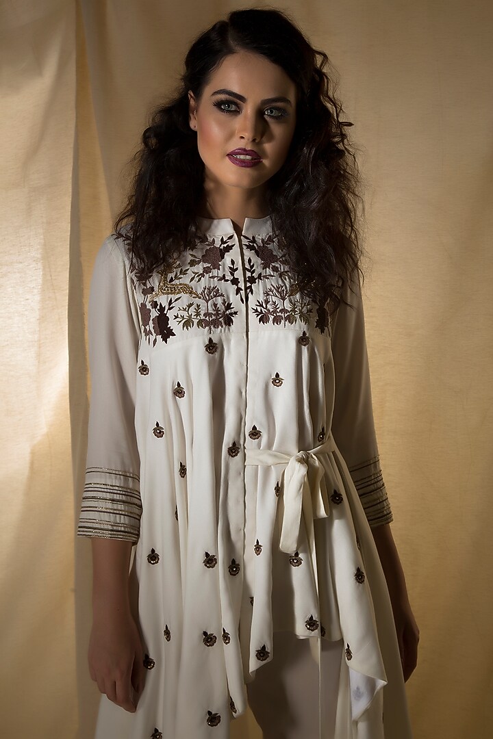Ivory embroidered asymmetrical side knot kurta set available only at Pernia's Pop Up Shop.