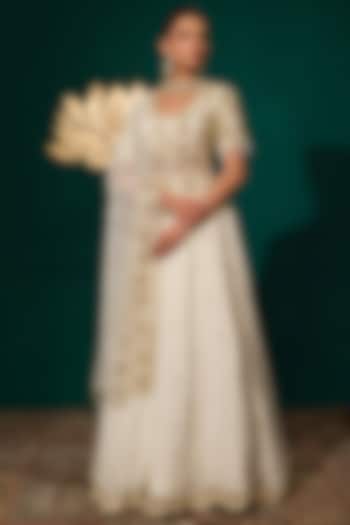 Ivory Chinon Thread Embroidered Wedding Lehenga Set by Niloufer by Aasif Ally at Pernia's Pop Up Shop