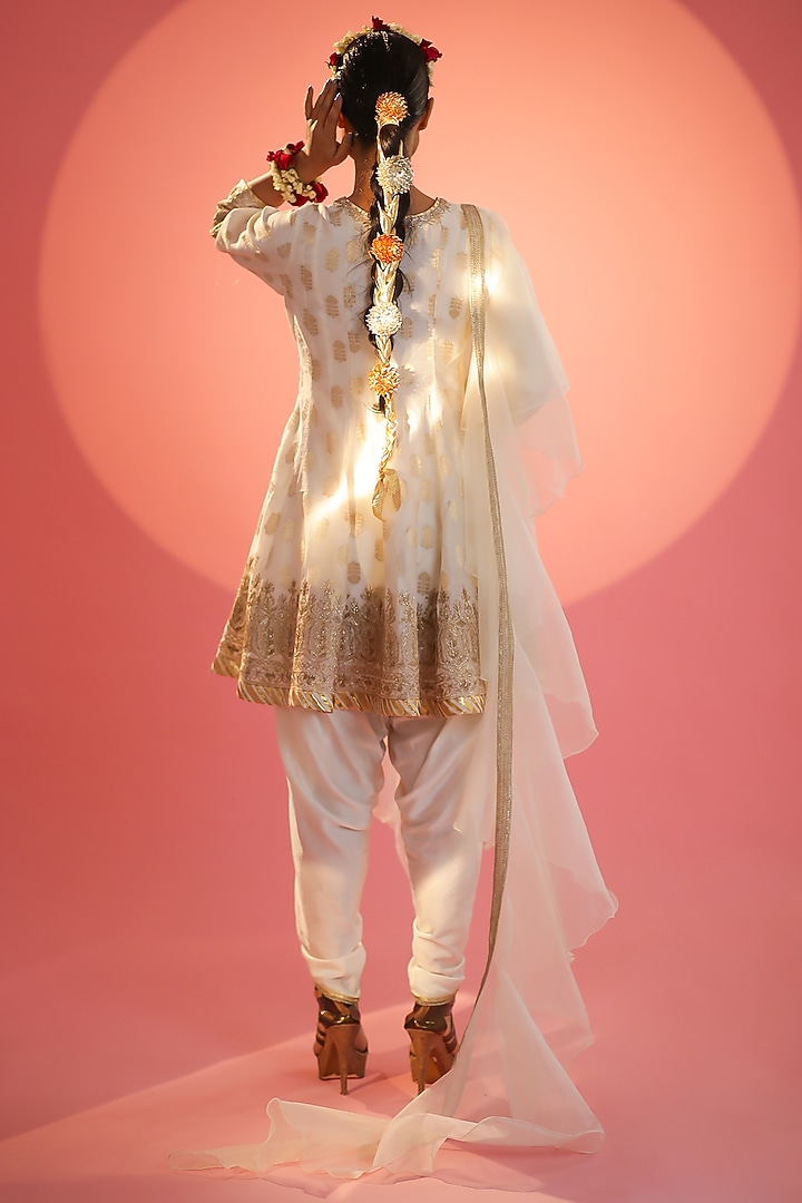 Off-White Banarasi Embroidered Party Wear Anarkali Set by Nia By Sonia Ahuja at Pernia's Pop Up Shop