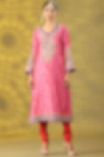 Salmon Pink Dupion Tilla Embroidered & Printed Phiran Kurta Set by Nia By Sonia Ahuja at Pernia's Pop Up Shop