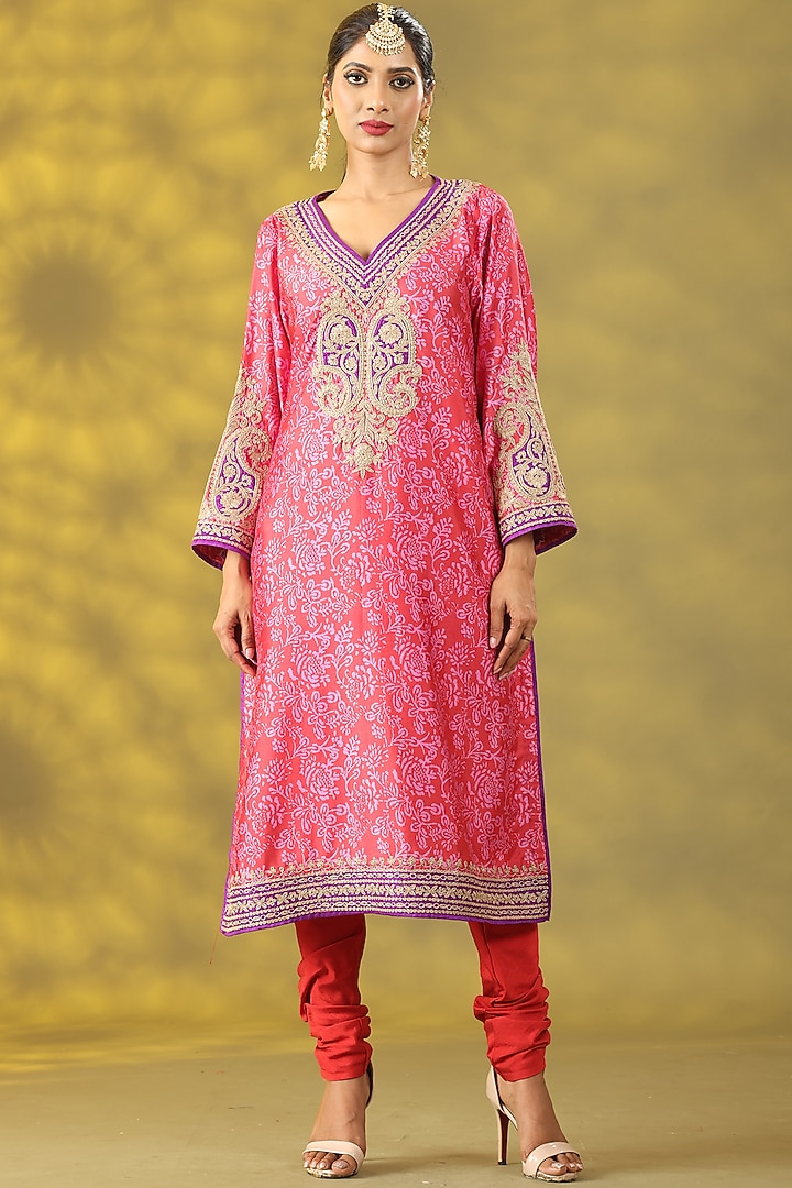 Salmon Pink Dupion Tilla Embroidered & Printed Phiran Kurta Set by Nia By Sonia Ahuja at Pernia's Pop Up Shop