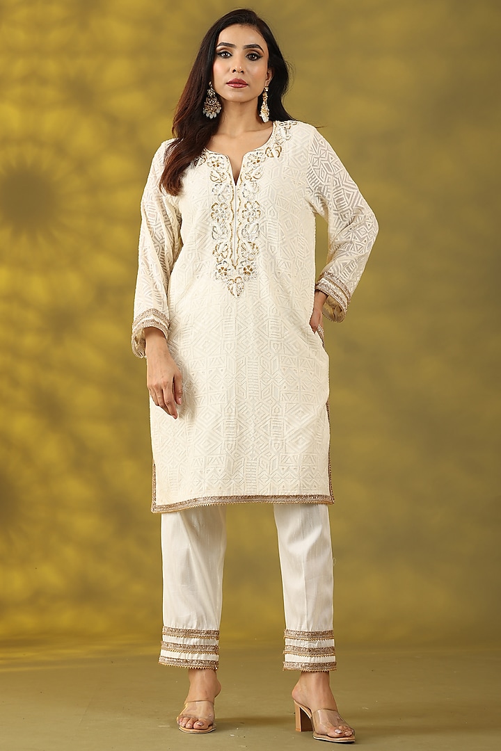 Off-White Cotton Chanderi Mirror Embroidered Kurta Set by Nia By Sonia Ahuja