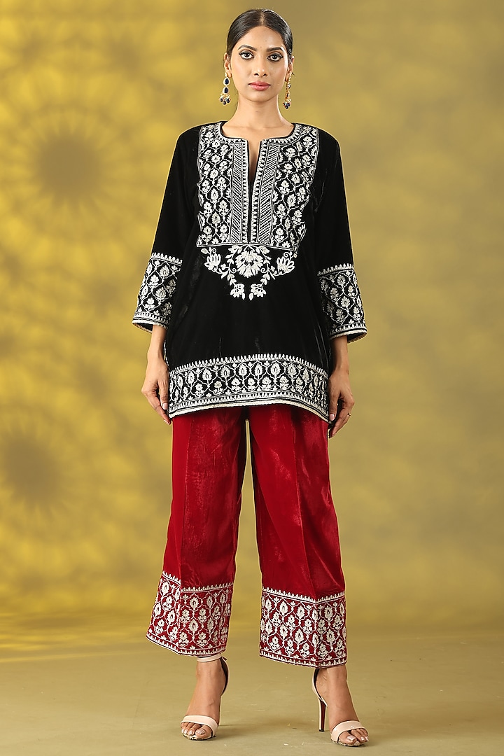 Black Velvet Aari Embroidered Kurta Set by Nia By Sonia Ahuja