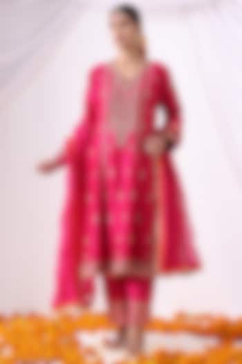 Magenta Banarasi Chanderi Threadwork Kalidar Kurta Set by Nia By Sonia Ahuja at Pernia's Pop Up Shop