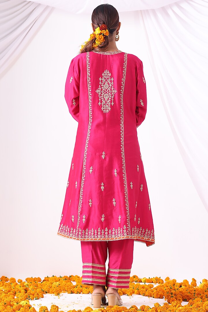 Magenta Banarasi Chanderi Threadwork Kalidar Kurta Set by Nia By Sonia Ahuja at Pernia's Pop Up Shop
