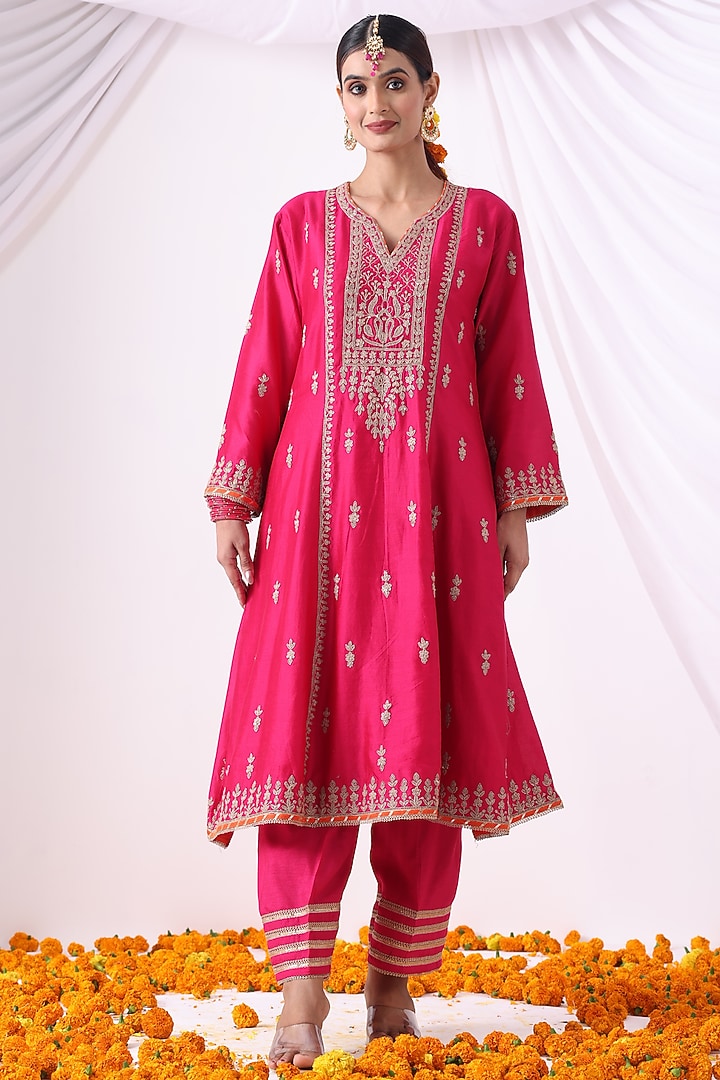 Magenta Banarasi Chanderi Threadwork Kalidar Kurta Set by Nia By Sonia Ahuja at Pernia's Pop Up Shop