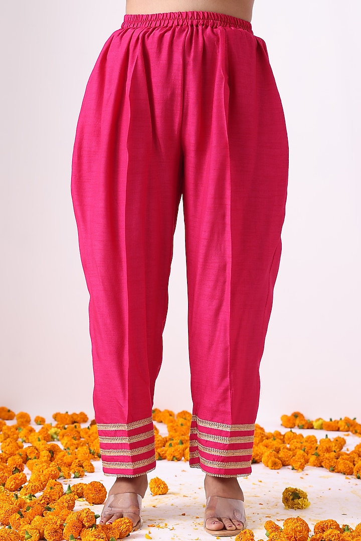 Magenta Banarasi Chanderi Threadwork Kalidar Kurta Set by Nia By Sonia Ahuja at Pernia's Pop Up Shop