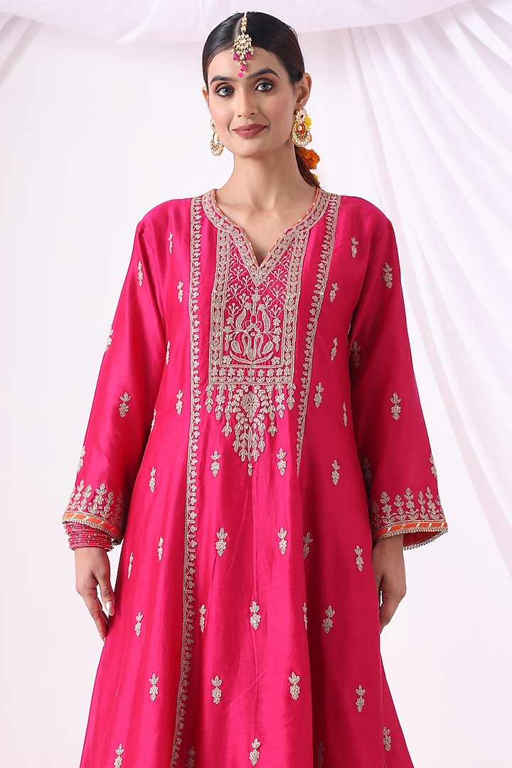 Magenta Banarasi Chanderi Threadwork Kalidar Kurta Set by Nia By Sonia Ahuja at Pernia's Pop Up Shop