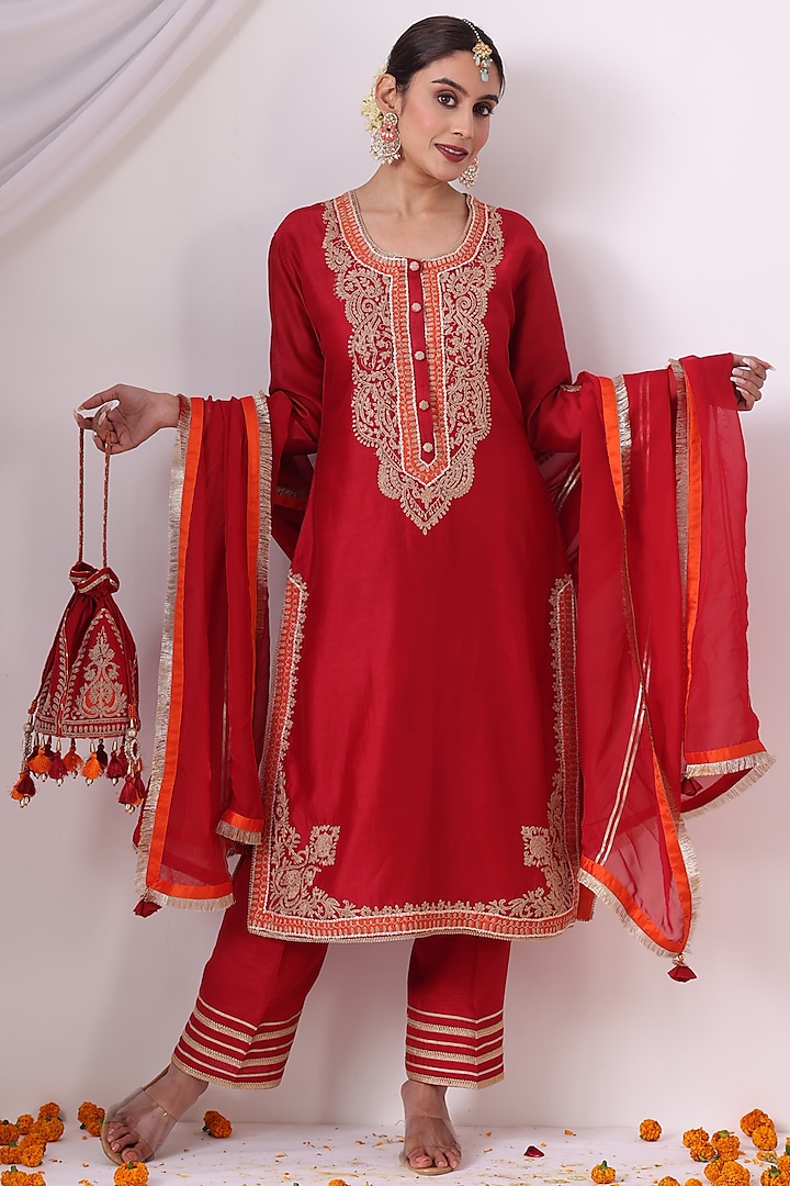 Red Chanderi Zari Embroidered Kurta Set by Nia By Sonia Ahuja at Pernia's Pop Up Shop