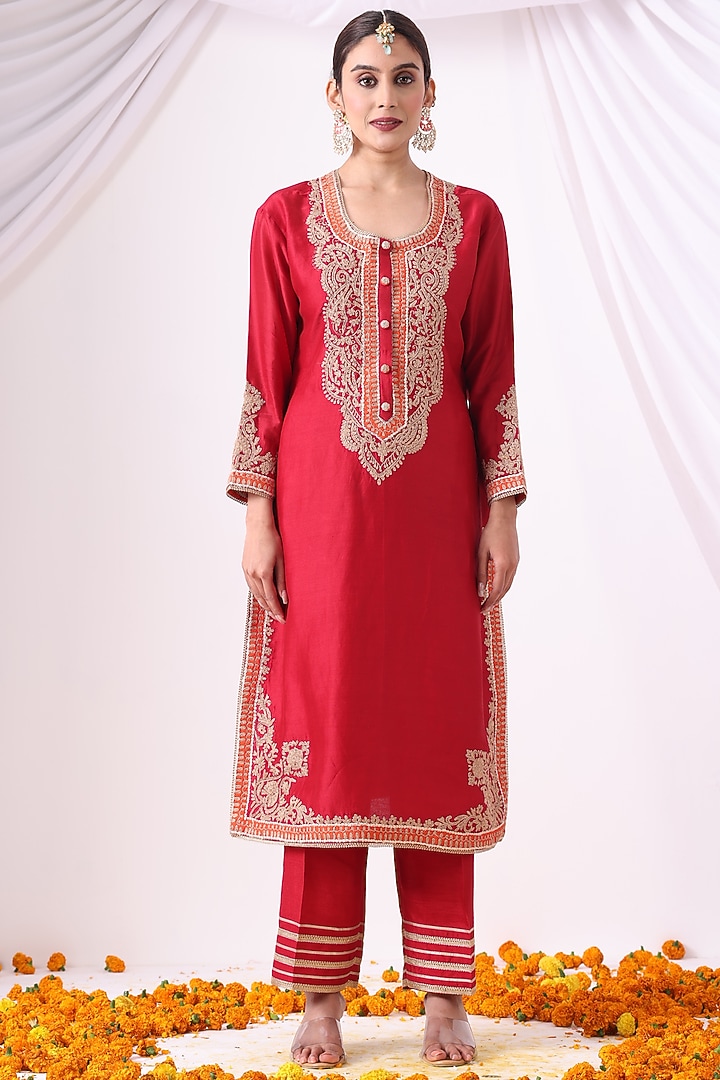 Red Chanderi Zari Embroidered Kurta Set by Nia By Sonia Ahuja at Pernia's Pop Up Shop