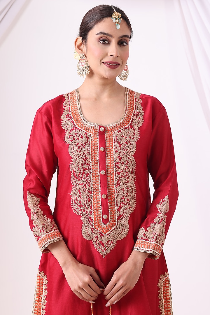 Red Chanderi Zari Embroidered Kurta Set by Nia By Sonia Ahuja at Pernia's Pop Up Shop