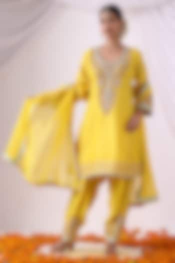 Yellow Chanderi Zari Embroidered Choga Kurta Set by Nia By Sonia Ahuja at Pernia's Pop Up Shop
