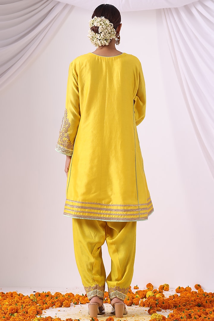Yellow Chanderi Zari Embroidered Choga Kurta Set by Nia By Sonia Ahuja at Pernia's Pop Up Shop