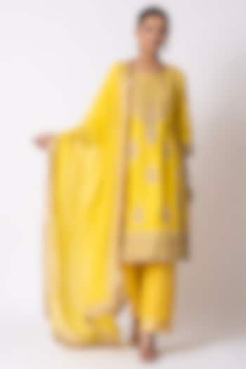 Yellow Chanderi Silk Pearl & Sequins Embroidered Kurta Set by Nia By Sonia Ahuja at Pernia's Pop Up Shop