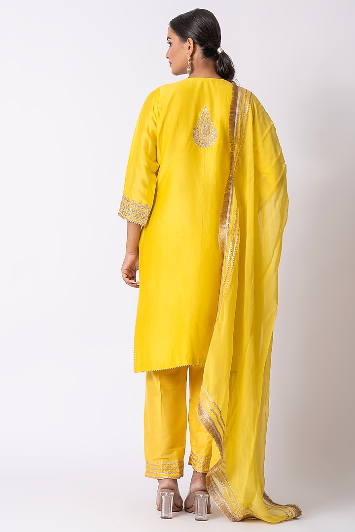 Yellow Chanderi Silk Pearl & Sequins Embroidered Kurta Set by Nia By Sonia Ahuja at Pernia's Pop Up Shop