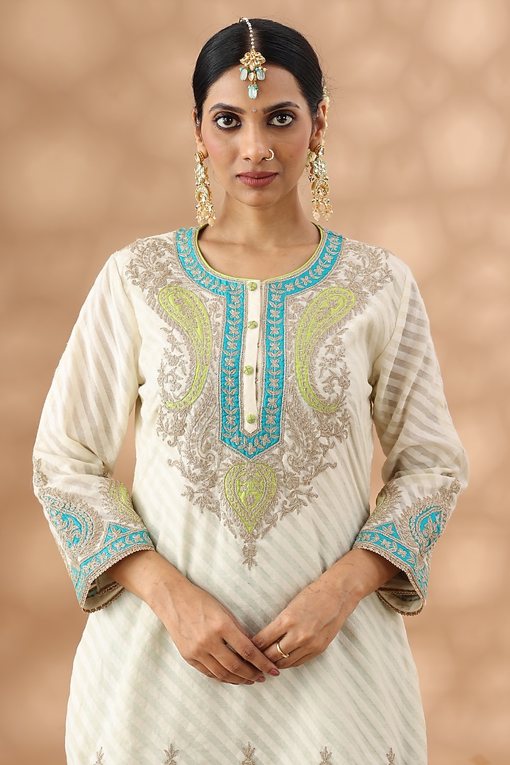 White Cotton Kasab Embroidered Kurta Set by Nia By Sonia Ahuja at Pernia's Pop Up Shop