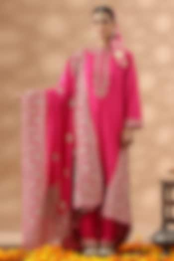 Hot Pink Banarasi Chanderi Kasab Embroidered Kurta Set by Nia By Sonia Ahuja at Pernia's Pop Up Shop