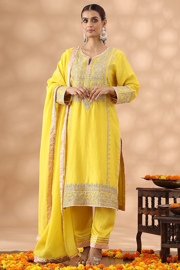 Light Mustard Banarasi Chanderi Kasab Embroidered Kurta Set by Nia By Sonia Ahuja at Pernia's Pop Up Shop