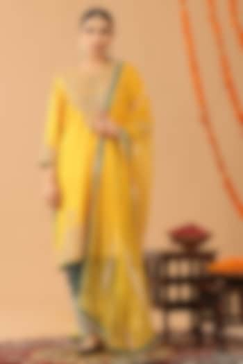 Light Gold Silk Kasab Embroidered Kurta Set by Nia By Sonia Ahuja at Pernia's Pop Up Shop