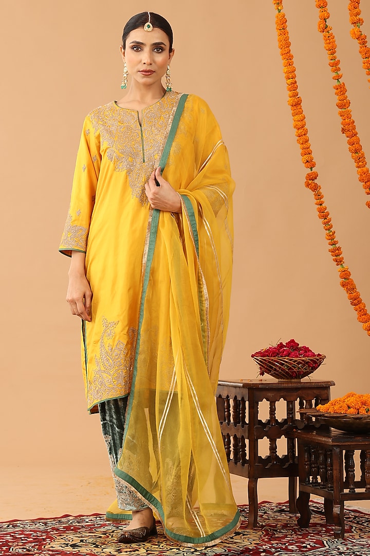 Light Gold Silk Kasab Embroidered Kurta Set by Nia By Sonia Ahuja at Pernia's Pop Up Shop