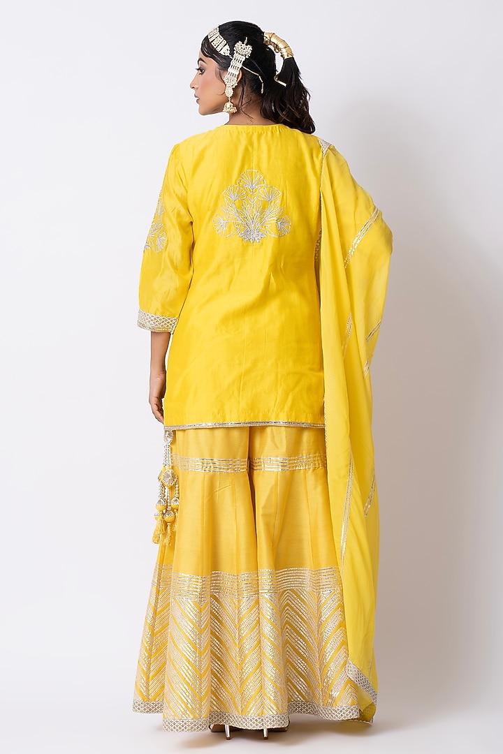 Yellow Banarasi Katan Nakshi Gota Embellished Gharara Set by Nia By Sonia Ahuja at Pernia's Pop Up Shop