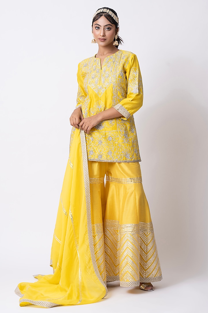 Yellow Banarasi Katan Nakshi Gota Embellished Gharara Set by Nia By Sonia Ahuja at Pernia's Pop Up Shop