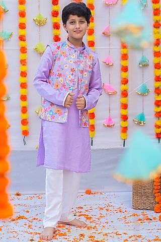 Lilac Linen Silk Floral Bundi Jacket Set For Boys by Little Nida