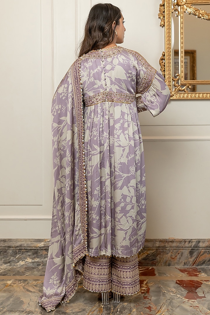 Lilac Silk Hand Embroidered Kurta Set by Nidhi Halani at Pernia's Pop Up Shop