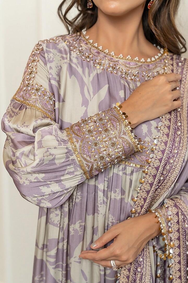 Lilac Silk Hand Embroidered Kurta Set by Nidhi Halani at Pernia's Pop Up Shop