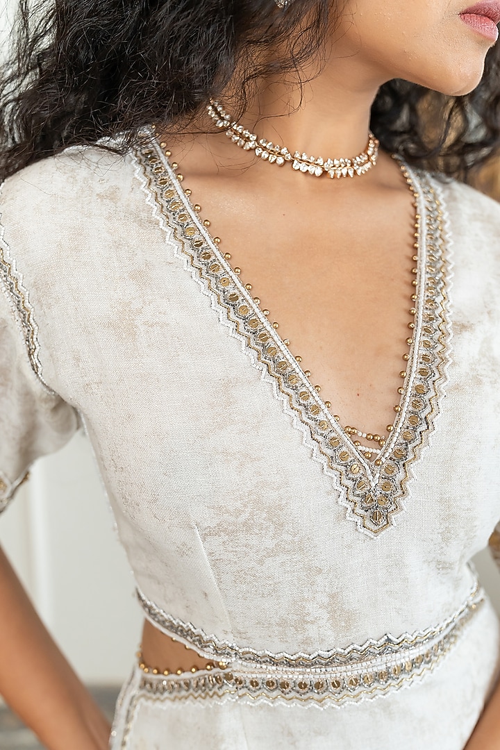 Ivory Silk Foil Hand Embroidered Kurta Set by Nidhi Halani at Pernia's Pop Up Shop