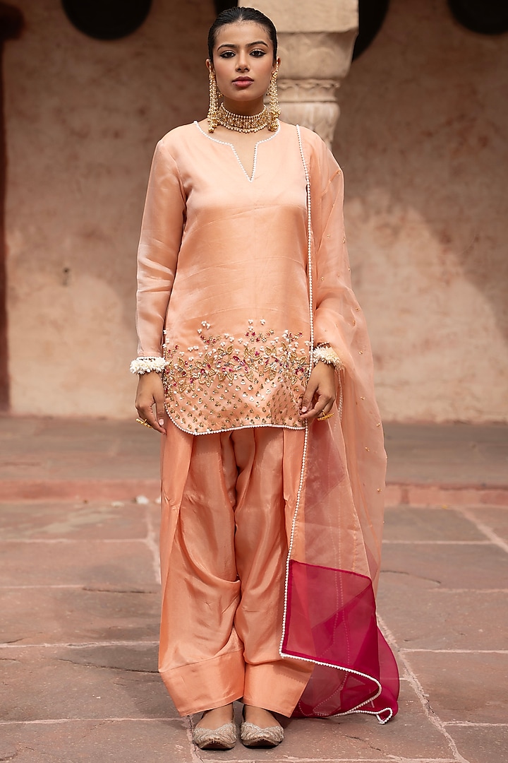 Peach Organza Cutdana Hand Embroidered Kurta Set by NIKUNJ BY NIIDHI BAJAJ at Pernia's Pop Up Shop