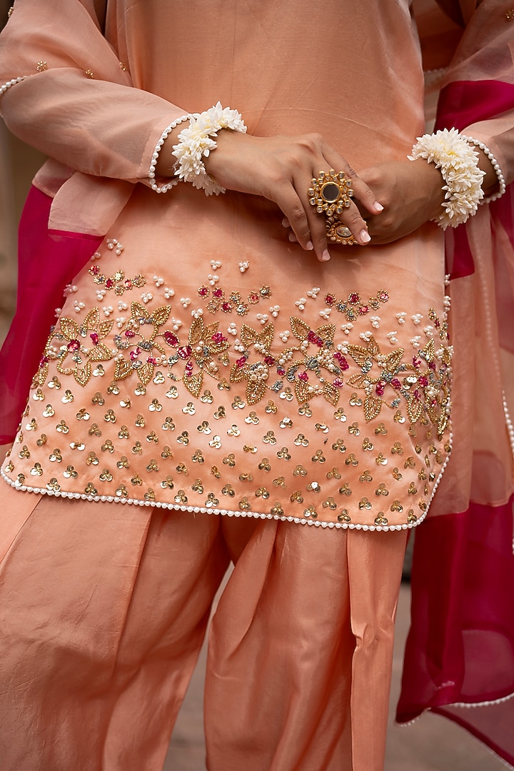 Peach Organza Cutdana Hand Embroidered Kurta Set by NIKUNJ BY NIIDHI BAJAJ at Pernia's Pop Up Shop