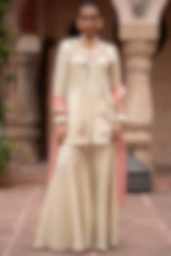 Off-White Tissue Resham Embroidered Kurta Set by NIKUNJ BY NIIDHI BAJAJ at Pernia's Pop Up Shop